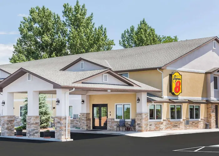 Super 8 By Wyndham Montrose