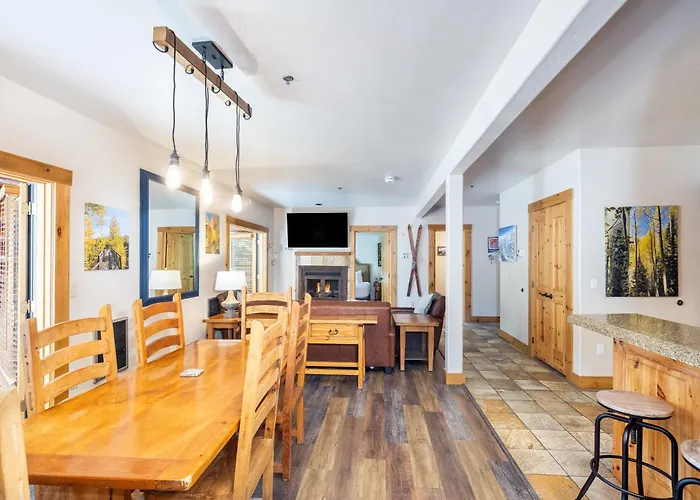 Bright 1Br Condo - Walk To Gondola!
