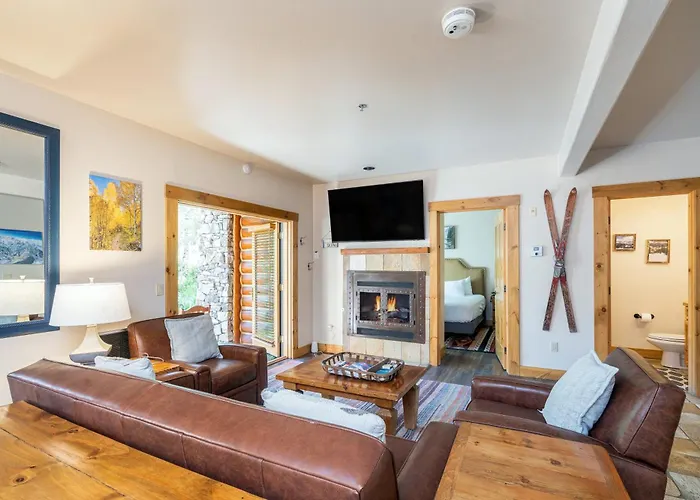 Bright 1Br Condo - Walk To Gondola!